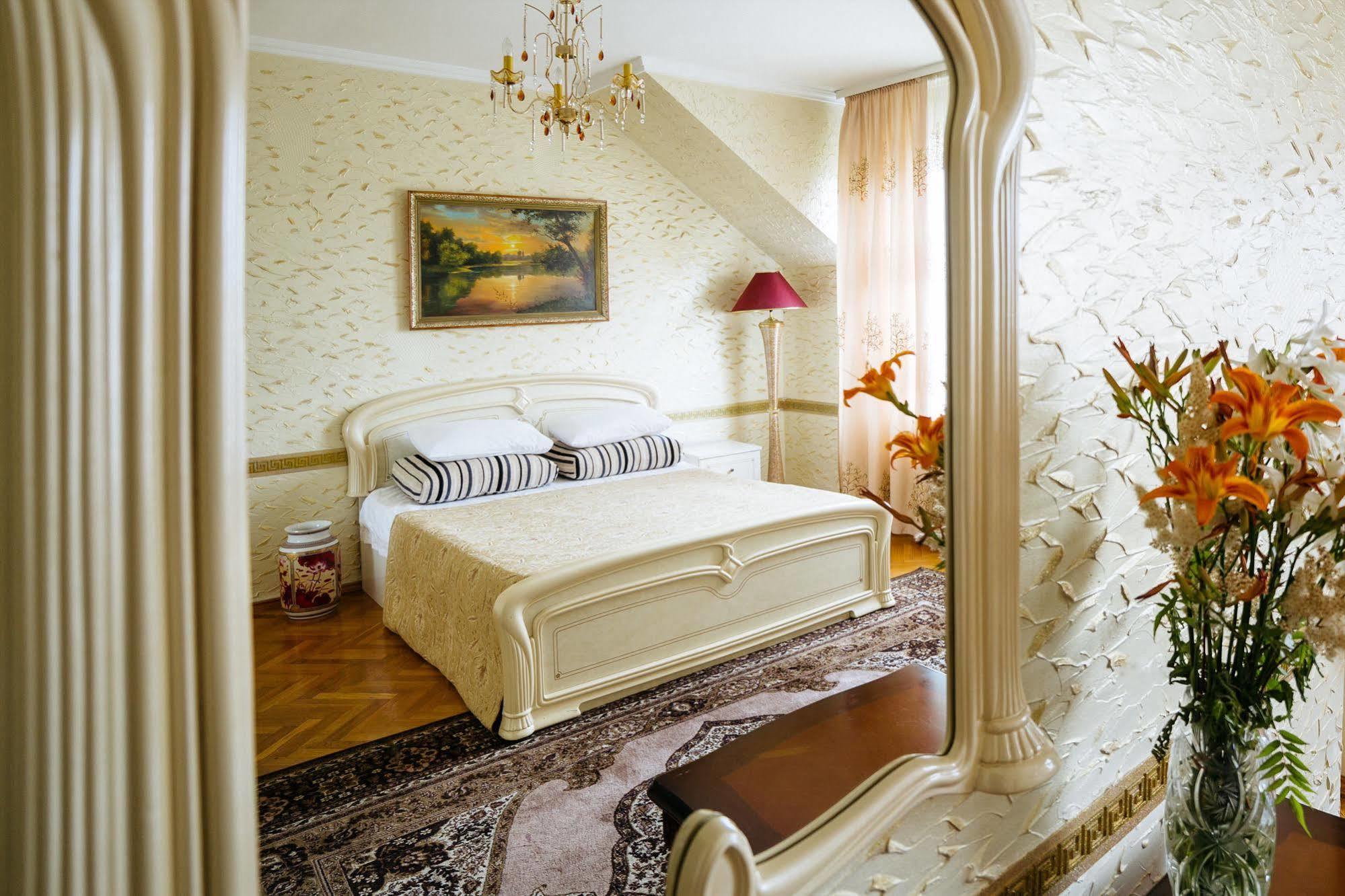 Hotel Ezio Кишинёв Экстерьер фото